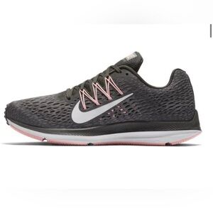 Nike Zoom Winflo 5 Running Shoes Women’s Size 11.5   Model:AA7414-004